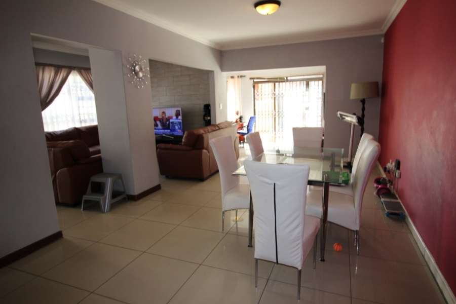4 Bedroom Property for Sale in Langenhovenpark Free State